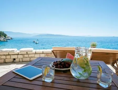 Bijou Beachfront, Nissaki, Kaminaki *