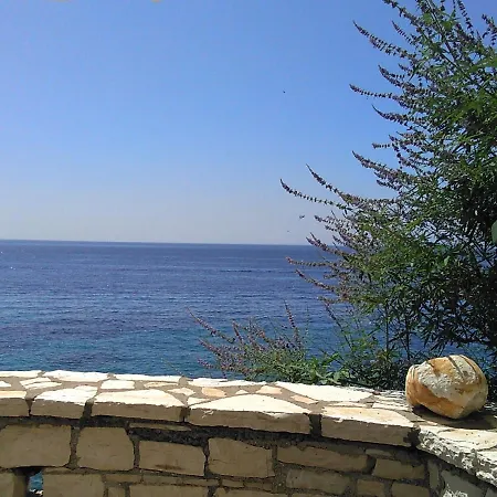 Bijou Studio Beachfront, Nissaki, Kaminaki Beach Villa *