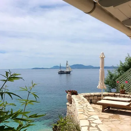 Vila Bijou Beachfront Kaminaki *