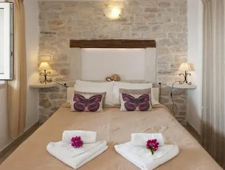 Bijou Studio Beachfront, Nissaki, Kaminaki Beach וילה *