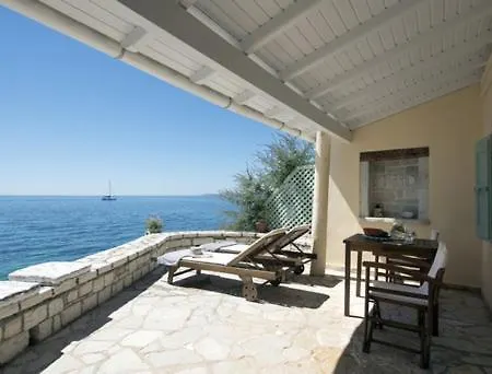 Bijou Studio Beachfront, Nissaki, Kaminaki Beach וילה Katávolos