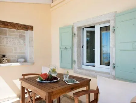 Villa Bijou Beachfront Kaminaki *