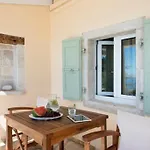 Villa Bijou Beachfront Kaminaki *