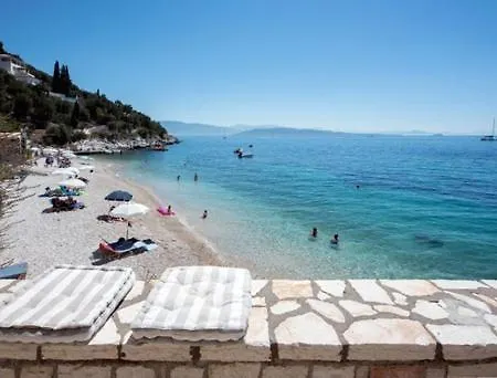 Bijou Beachfront Kaminaki * Katavolos